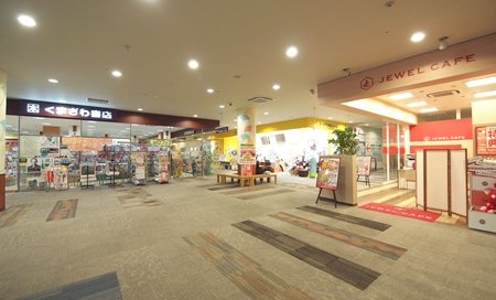 アクロスモール八王子みなみ野内観