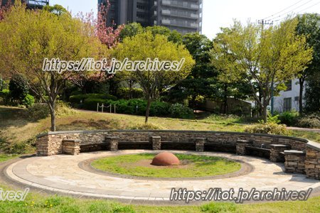 新子安もくれん公園