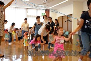 親子のスキンシップを大切にしつつ、 育児のストレスも解消／リズム遊び親子サークル プリン リズム遊びインストラクター 千野千枝子さん