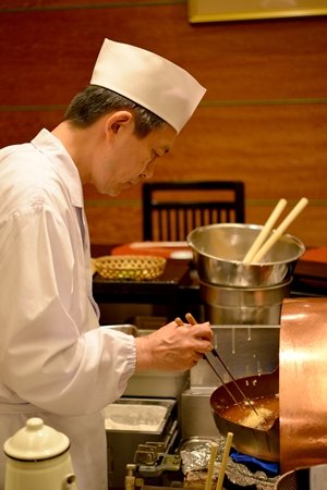 天ぷらすず航 店主 鈴木晴也さん インタビュー