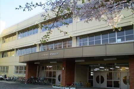 主役の子どもたちの気持ちを最優先に。<br />地域と連携して育ててゆく温かい学校づくり／町田市立本町田小学校<br />校長　渡辺恒彦先生