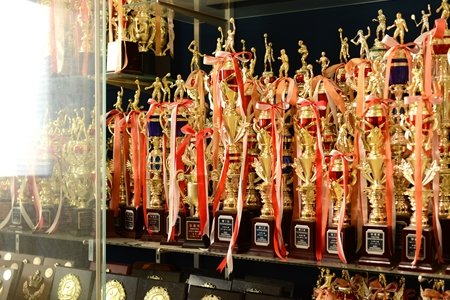 新宿区立牛込第二中学校　トロフィー