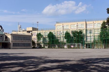 新宿区立牛込第二中学校　校庭