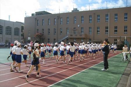 新宿区立早稲田小学校 校長先生インタビュー