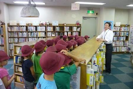 新宿区立早稲田小学校 校長先生インタビュー