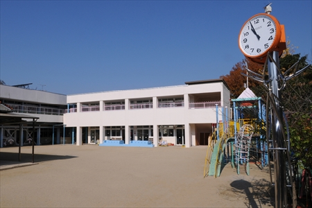 志だみ幼稚園外観時計２