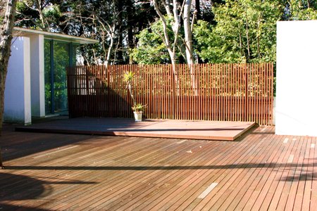 津田塾大学  小平キャンパス　ウッドデッキ