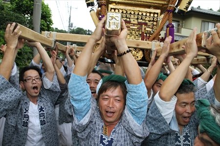 神輿担ぎ