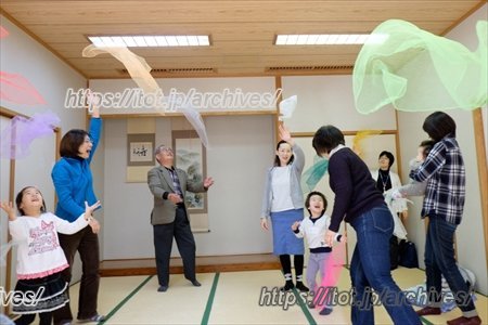 皆に開かれた素朴な雰囲気の子育てサロン／子育てサロン「ととけっこー」 本間澄江さん、水谷悦子さん、黒田真木子さん、 菅原ひとみさん、小出岩男さん、斉藤真弓さん