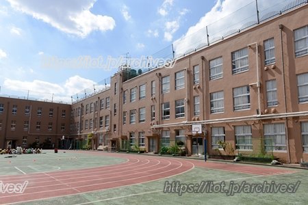 落ち着いた環境で子どもたちの可能性の芽を育む<br />伝統を受け継ぎ、進化を続ける「早稲田小学校」／新宿区立早稲田小学校 堀竹充先生