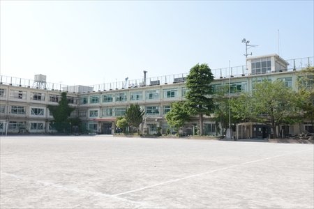 北区立稲付中学校　校舎1