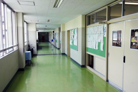貫井中学校廊下
