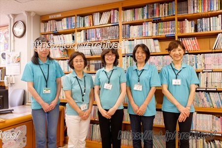 青葉台コミュニティハウス 本の家