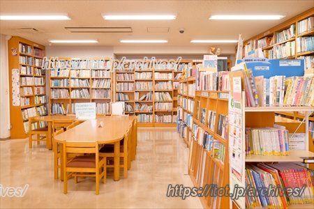 青葉台コミュニティハウス 本の家