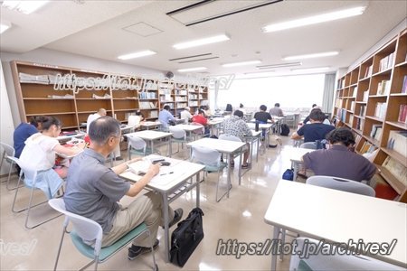 青葉台コミュニティハウス 本の家