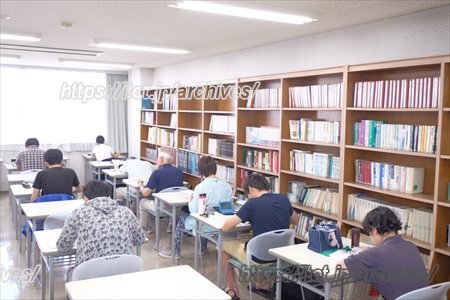 青葉台コミュニティハウス 本の家