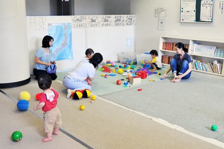 参加者同士が自主的に交流し、 不安を解決していく地域の子育て支援拠点／小平市立御幸地域センター 主任児童委員 松岡さん