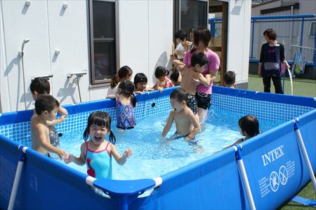 プール遊び