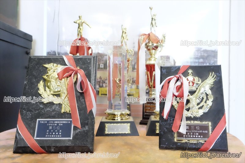 各種大会のトロフィー