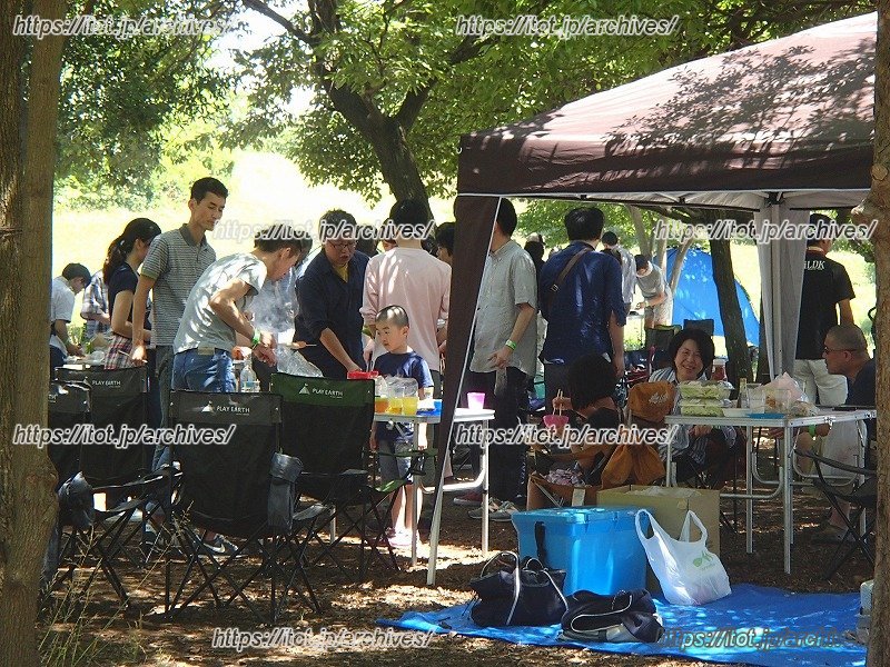 BBQを楽しむ人々