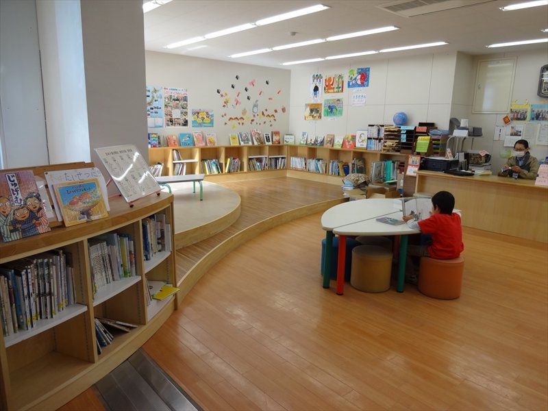 川上北小学校　図書室