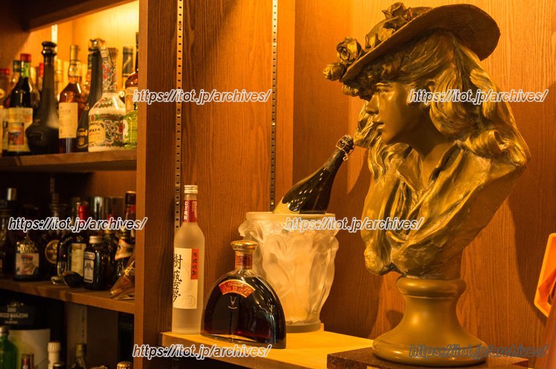 社長自ら収集した骨董品