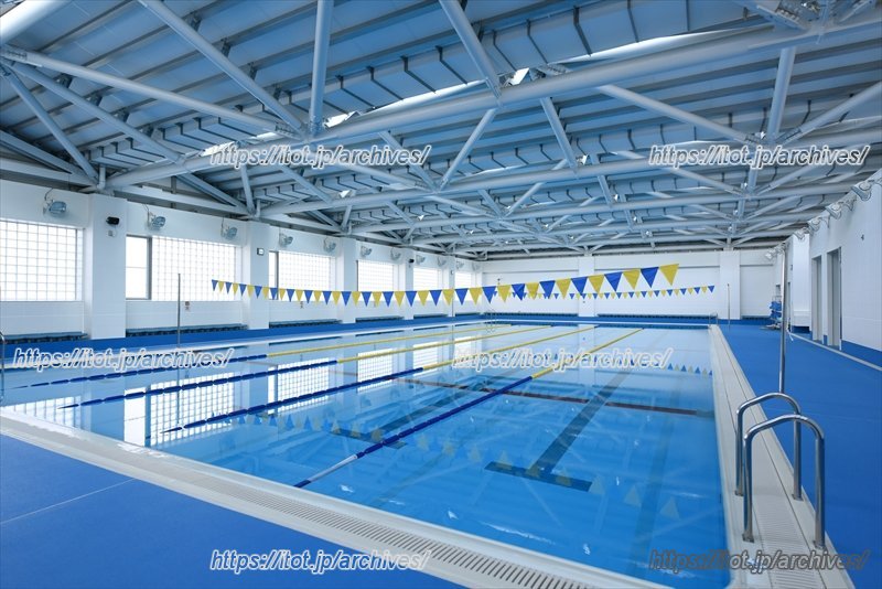 屋内にある温水プール