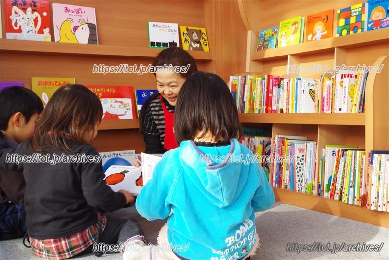 子どもたちへの読み聞かせ