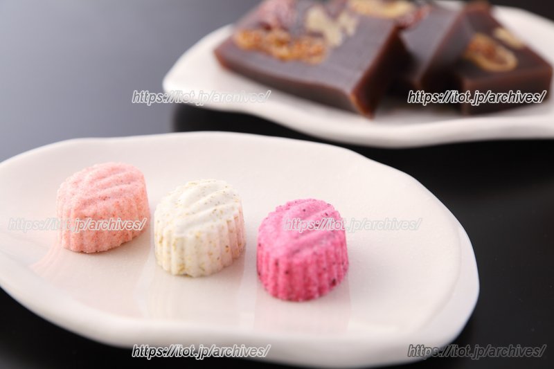 見た目も美しい2種類の和菓子