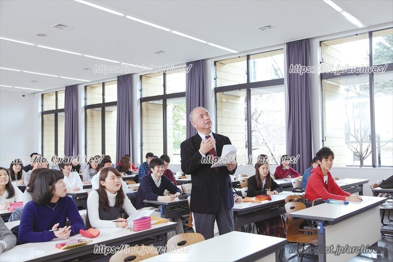 「女子教育」を中心として「幅広く学ぶ」ことを重視している