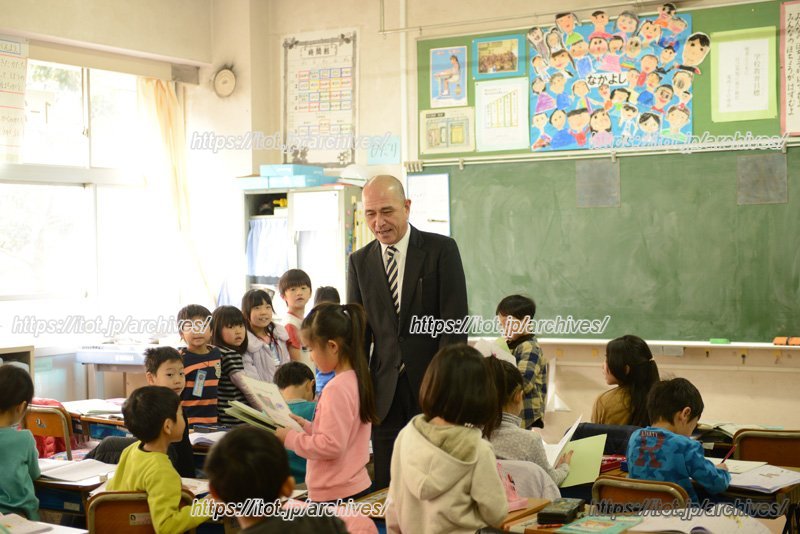 子どもたちと校長先生