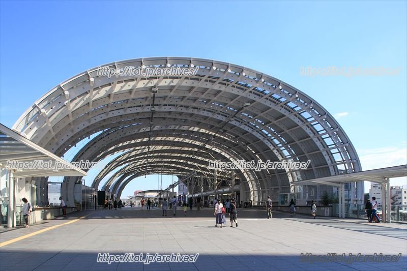 多くの人が行き交う、さいたま新都心駅