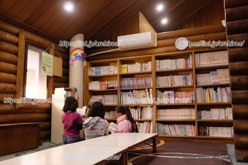 本を読む子ども達