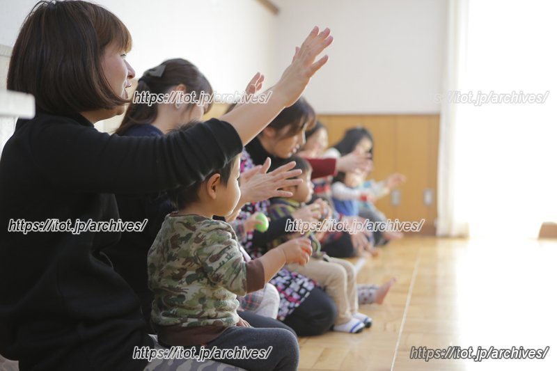 生の歌と本物の楽器に触れ、親子や友達とのふれあいを楽しむ場／うたりずむ　岩崎美代子さん・高橋美穂さん