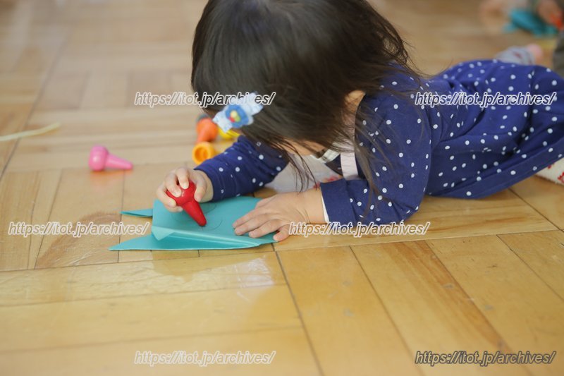 お絵かきや工作で創造力も育てる