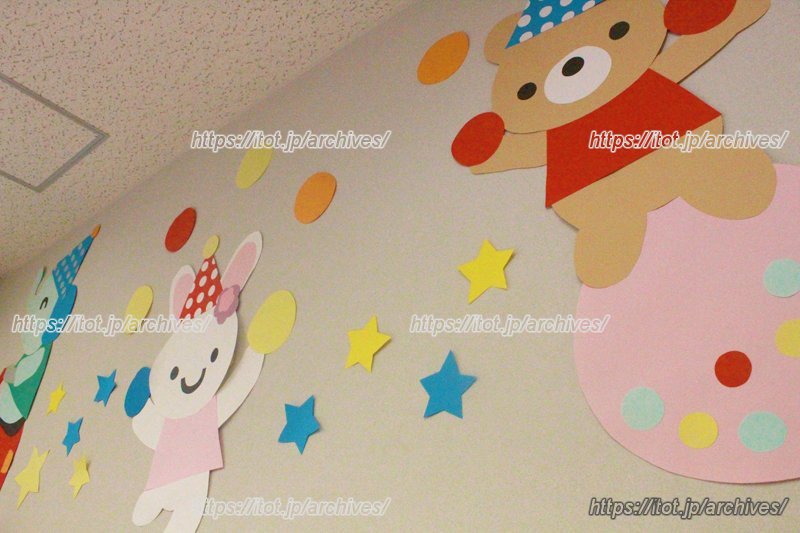 壁面は可愛らしくデコレーションされている