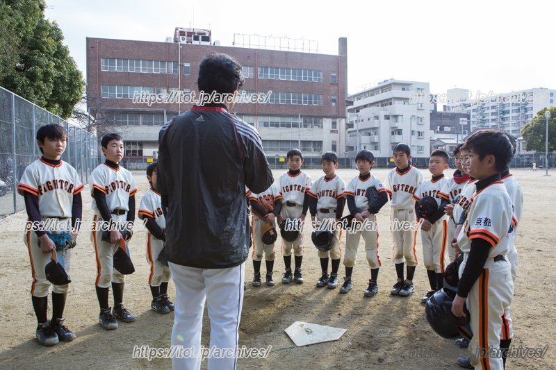 引き締まった表情の子どもたち