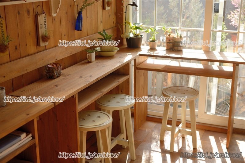 温かな雰囲気の店内の様子