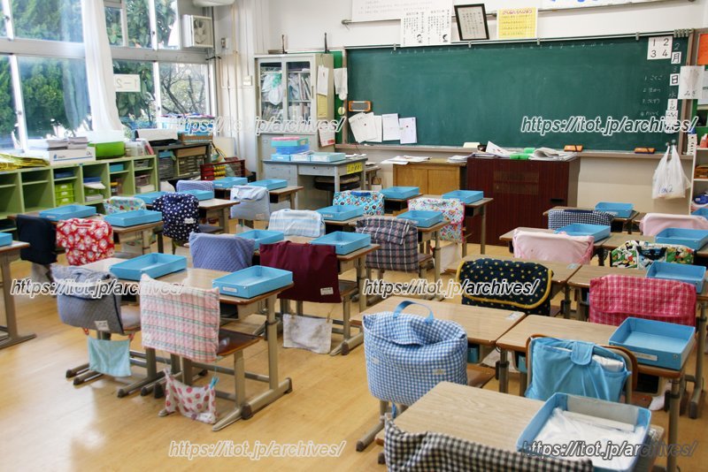 1年生の教室。きれいに整頓されている