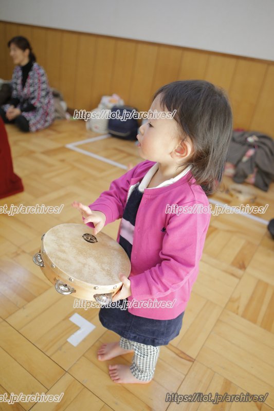 たたくと音が出る楽しさを実感