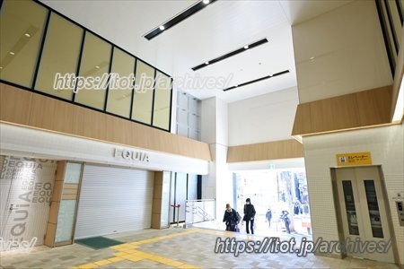 「エキア成増」通路入口