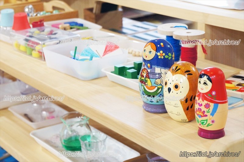 教室内には100種類以上の教具を用意