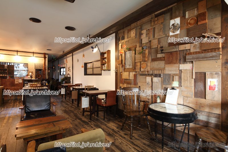 落ち着いた雰囲気の店内