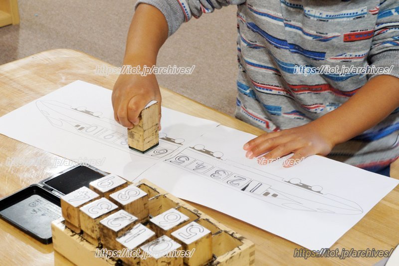 自分で興味のある教具を選び、とことん遊ぶ