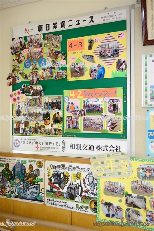 芝生を保護するための様々な取り組みや掲示物がある