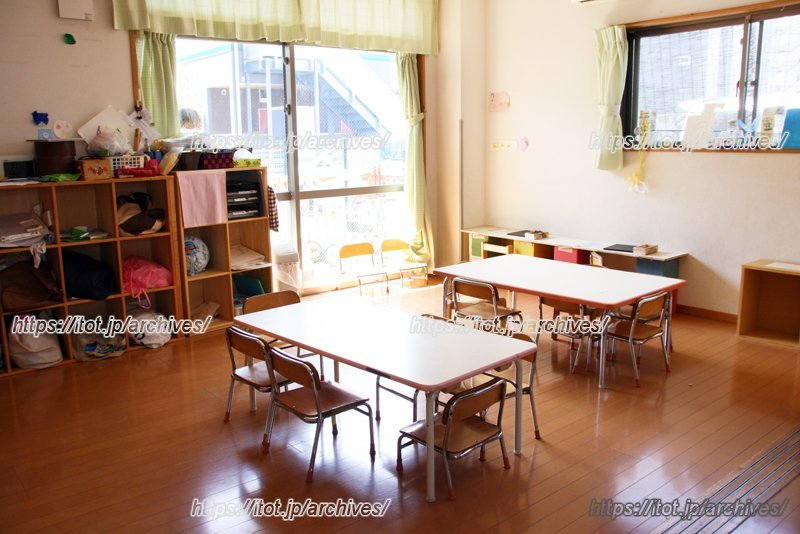 外光がよく入る室内