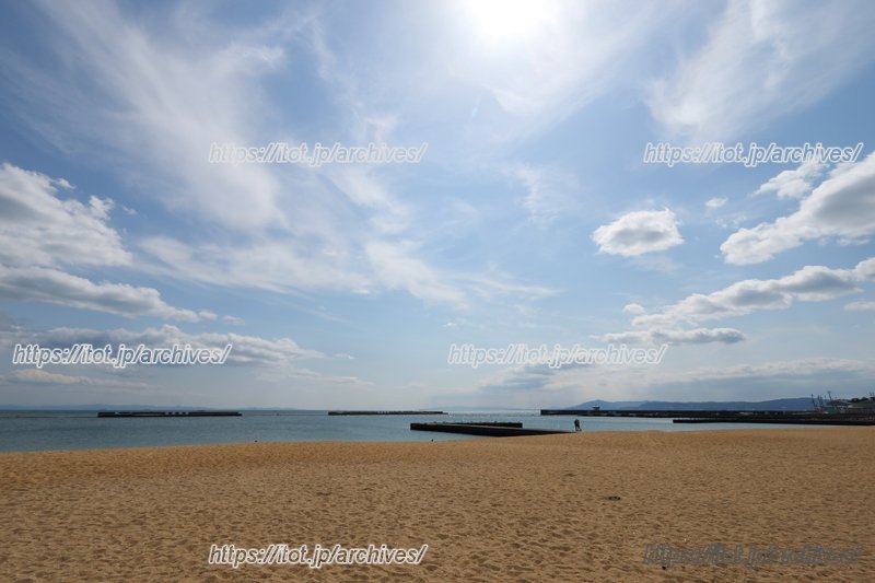 青い空と砂浜が広がる素敵な景色
