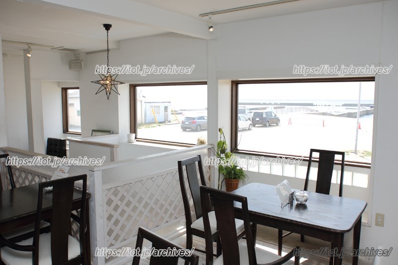 ゆったりと落ち着いた雰囲気の店内