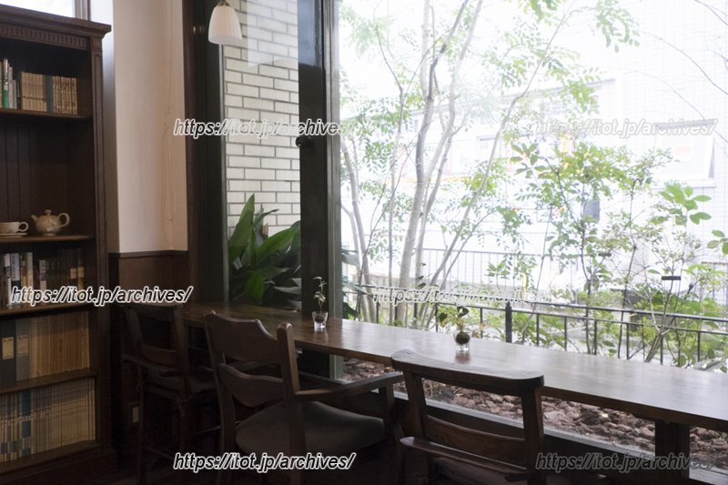 窓辺の緑が目にも心にも優しい