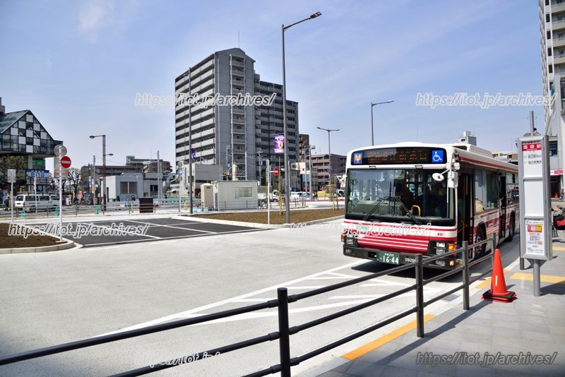 整備された「国領」駅のロータリー